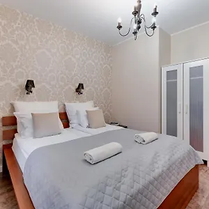 Luciano Old Town - City Center & Parking Apartament